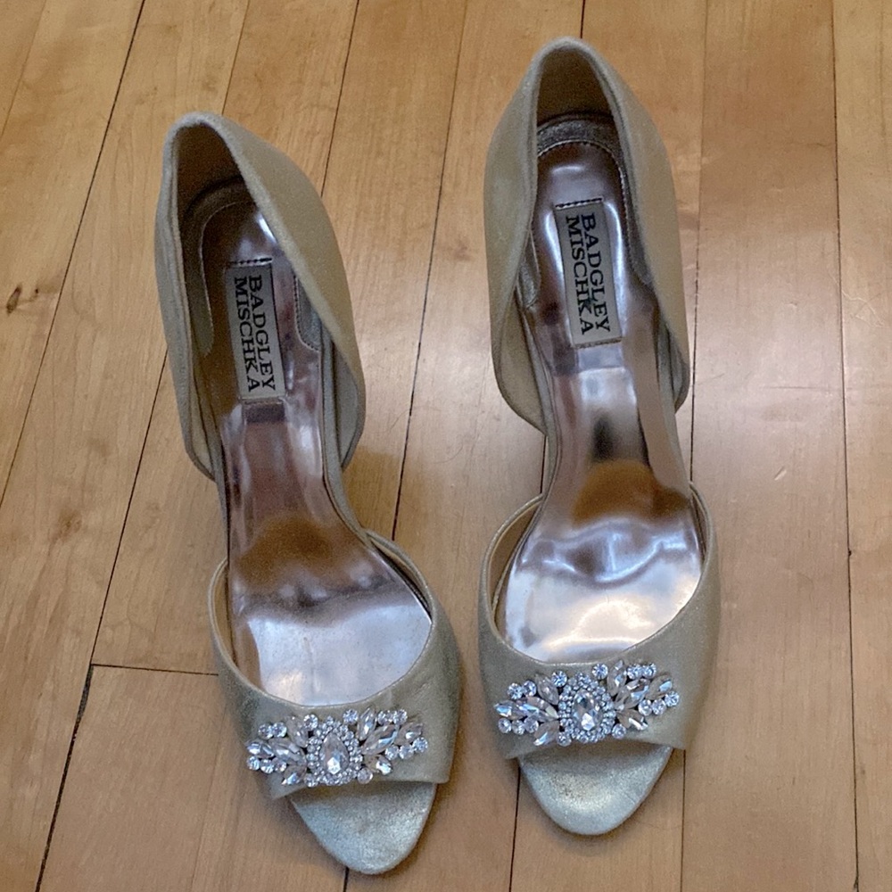 Badgley mischka gold heels